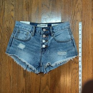 NEW Bullhead distressed high rise denim shorts